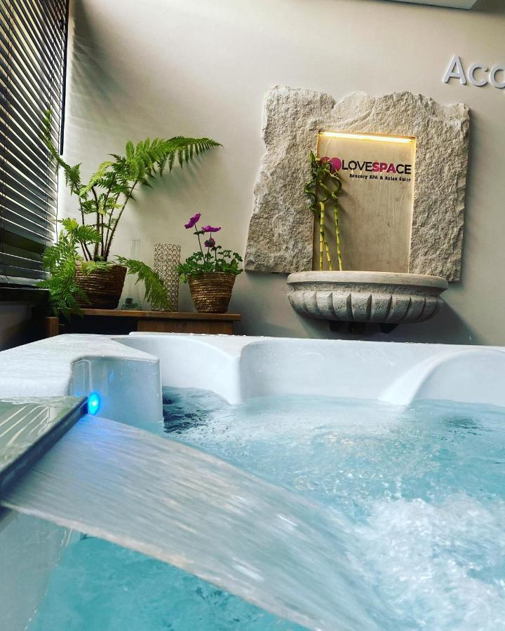 Love Space Sensory Spa & Relax Suite Santa Maria delle Mole Exterior foto